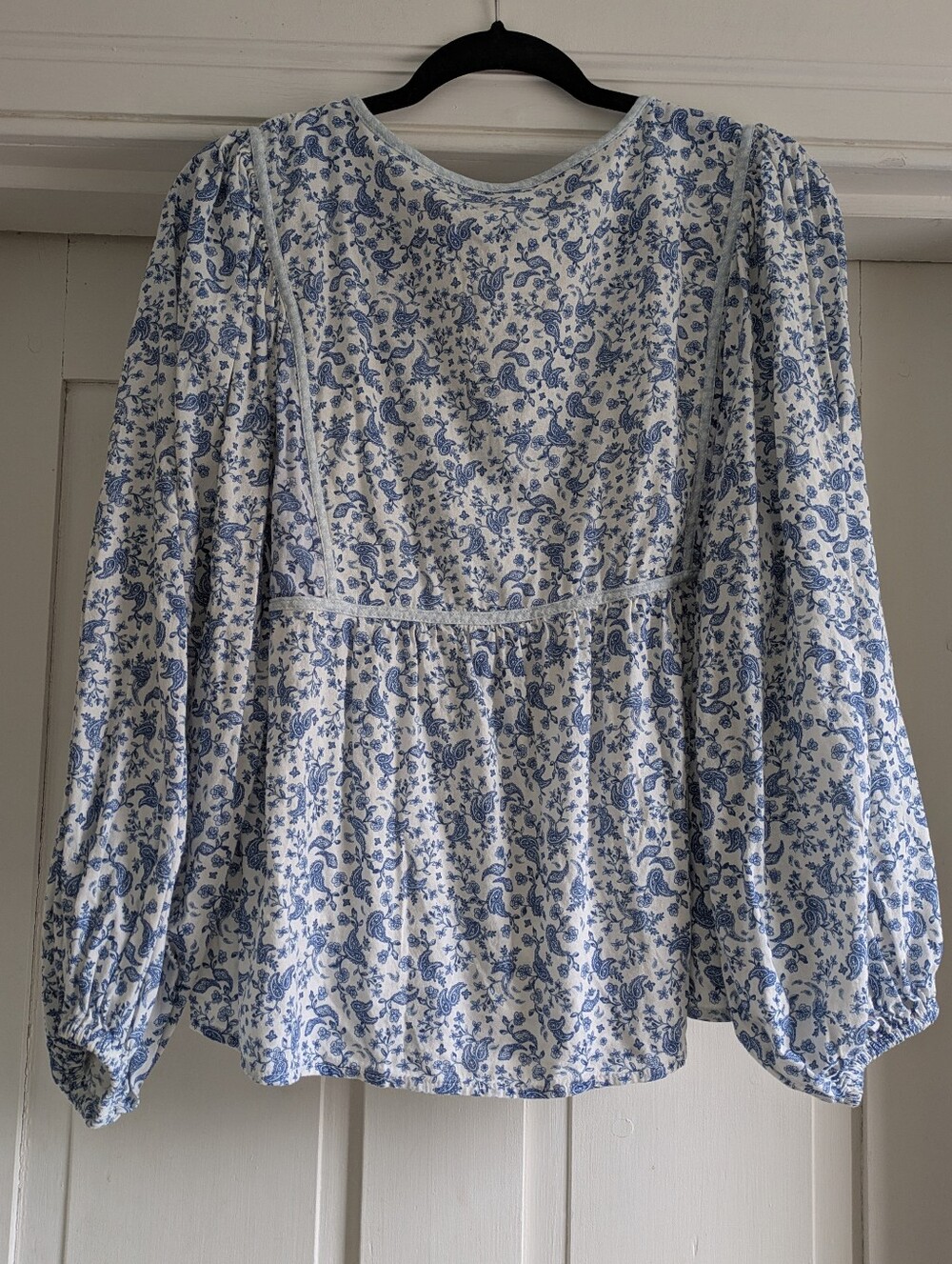 Old Navy White & Blue Floral Peasant Top- M - Picture 2 of 4